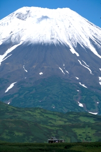 Cabin_and_volcano